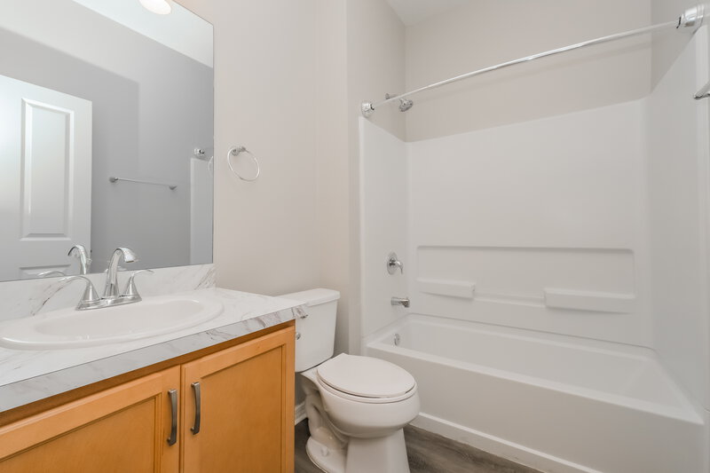 2,160/Mo, 11531 Southern Creek Dr Gibsonton, FL 33534 Bathroom View