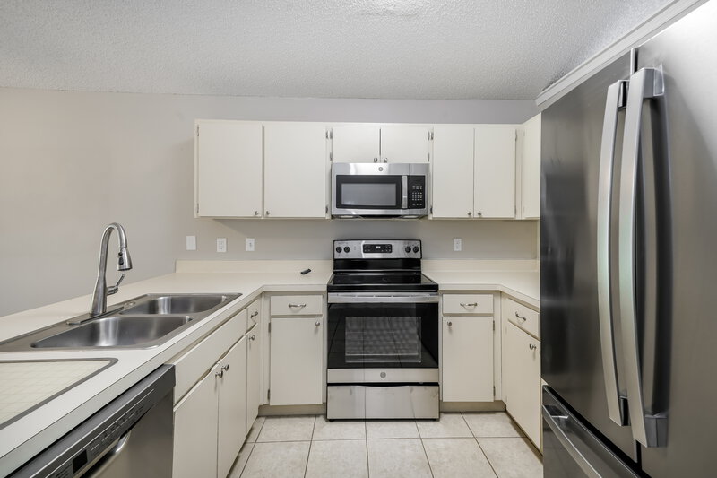 3,520/Mo, 1831 Coyote Pl Brandon, FL 33511 Kitchen View