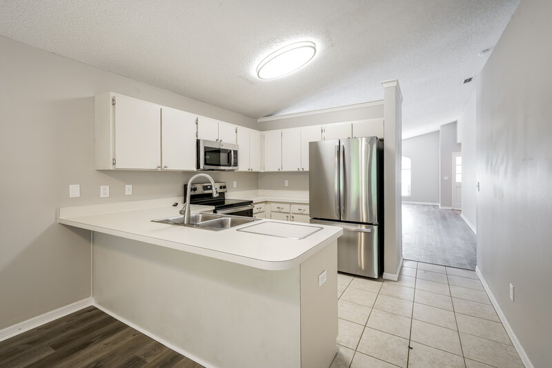3,520/Mo, 1831 Coyote Pl Brandon, FL 33511 Kitchen View 2
