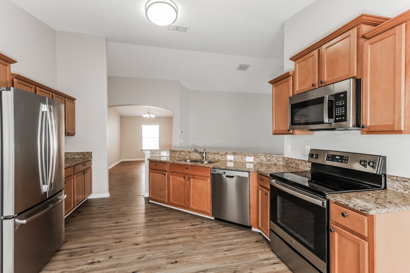 2,350/Mo, 15412 Feather Star Pl Ruskin, FL 33573 Kitchen View 2