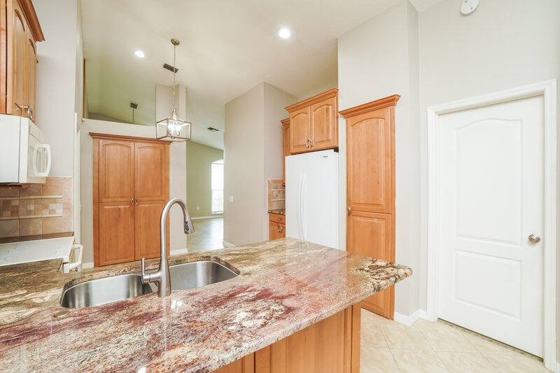 3,660/Mo, 3217 Castle Rock Cir Land O Lakes, FL 34639 Kitchen View