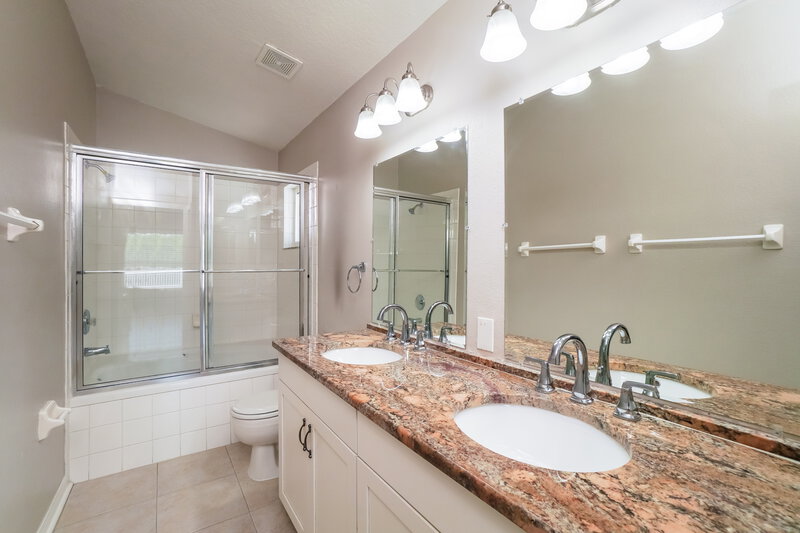 3,660/Mo, 3217 Castle Rock Cir Land O Lakes, FL 34639 Main Bathroom View