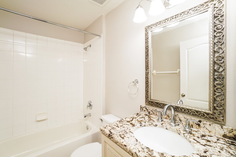 3,660/Mo, 3217 Castle Rock Cir Land O Lakes, FL 34639 Bathroom View