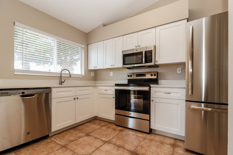 3,710/Mo, 13244 Prestwick Dr Riverview, FL 33579 Kitchen View 2