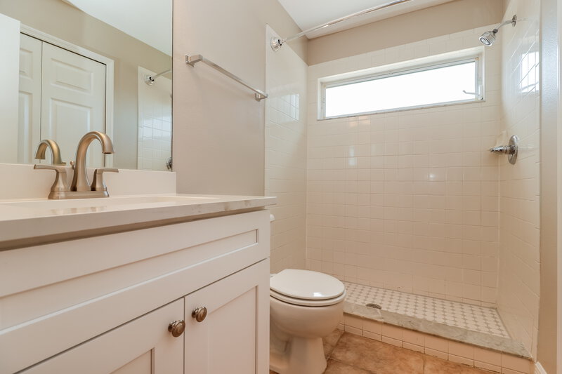 3,710/Mo, 13244 Prestwick Dr Riverview, FL 33579 Main Bathroom View
