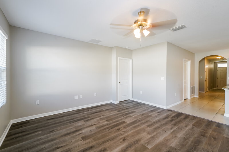 2,320/Mo, 9818 Warm Stone St Thonotosassa, FL 33592 Living Room View 2