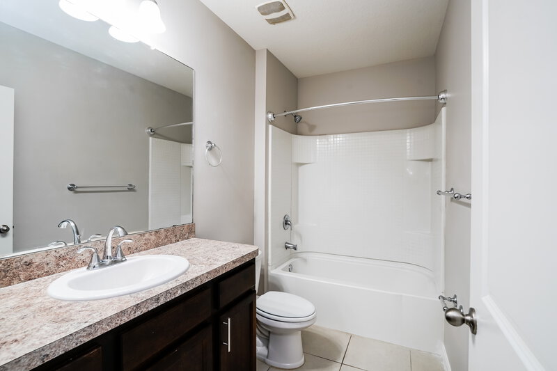 2,320/Mo, 9818 Warm Stone St Thonotosassa, FL 33592 Bathroom View