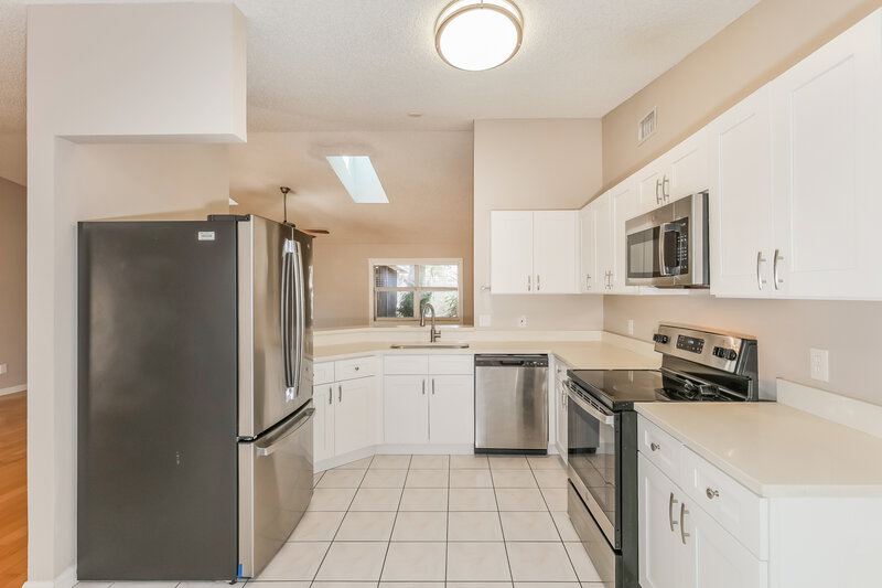 2,420/Mo, 1708 Larabie Ct Brandon, FL 33511 Kitchen View