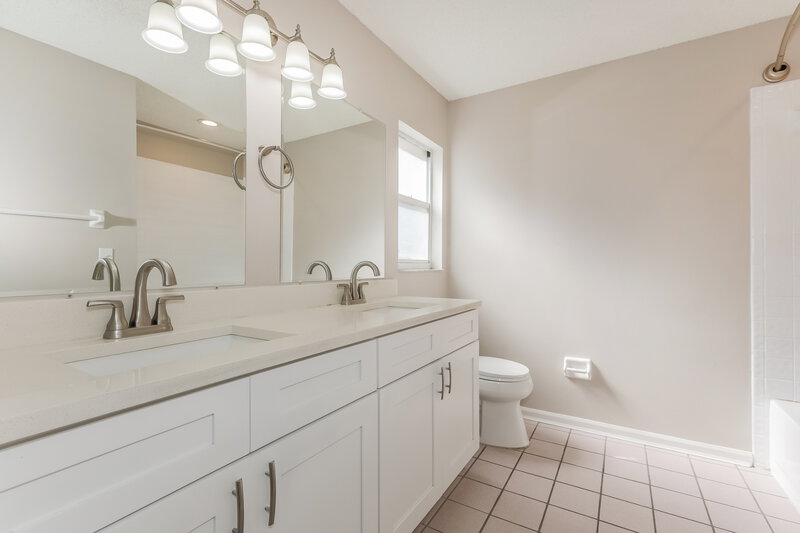 2,420/Mo, 1708 Larabie Ct Brandon, FL 33511 Main Bathroom View