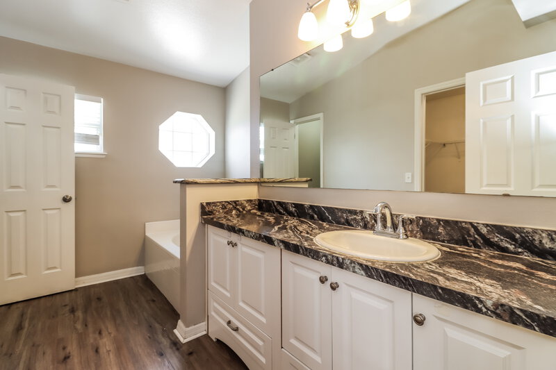2,220/Mo, 12928 Brookcrest Pl Riverview, FL 33578 Main Bathroom View