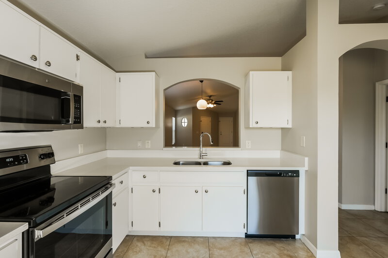 2,035/Mo, 18036 Birdwater Dr Tampa, FL 33647 Kitchen View 2