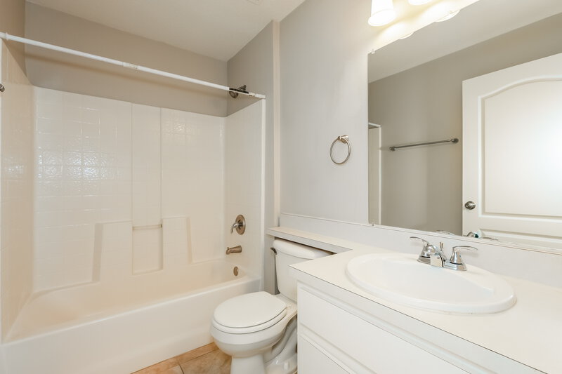 2,035/Mo, 18036 Birdwater Dr Tampa, FL 33647 Bathroom View