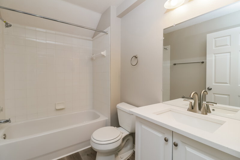 2,380/Mo, 24417 Crosscut Rd Lutz, FL 33559 Bathroom View