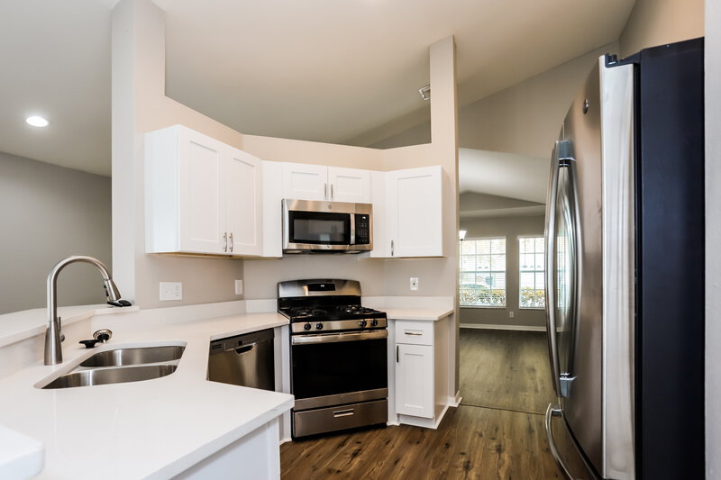2,305/Mo, 13034 Terrace Springs Dr Temple Terrace, FL 33637 Kitchen View 2