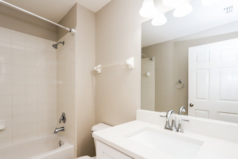 2,305/Mo, 13034 Terrace Springs Dr Temple Terrace, FL 33637 Bathroom View