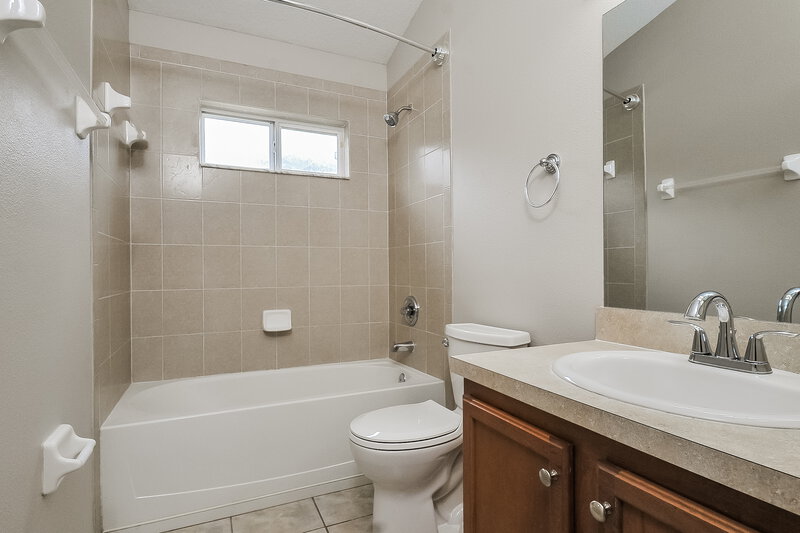 2,435/Mo, 2537 Peekskill Rd Valrico, FL 33594 Bathroom View