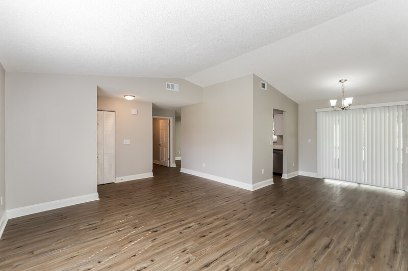 2,480/Mo, 14515 Wessex St Tampa, FL 33625 Living Room View 3