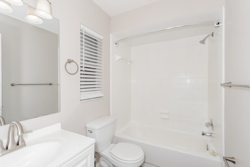 2,480/Mo, 14515 Wessex St Tampa, FL 33625 Main Bathroom View