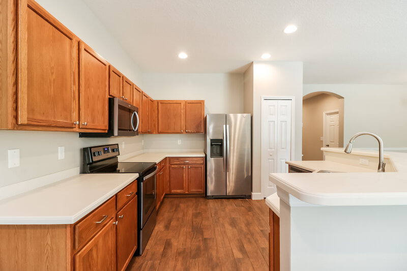 2,350/Mo, 742 Star Pointe Dr Seffner, FL 33584 Kitchen View 2