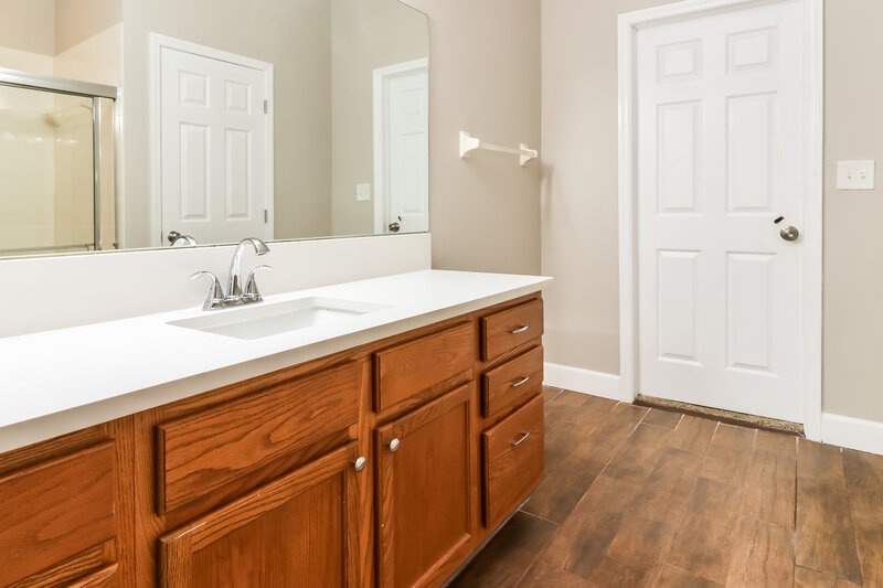 2,350/Mo, 742 Star Pointe Dr Seffner, FL 33584 Main Bathroom View