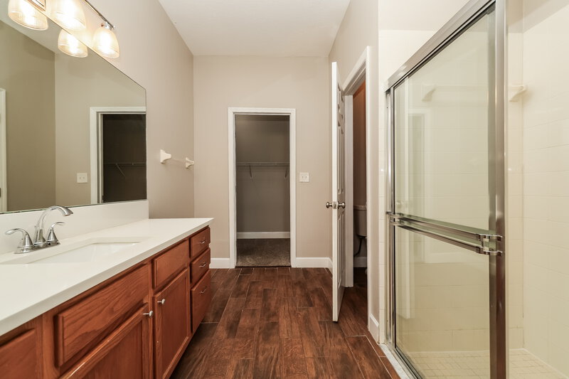 2,260/Mo, 742 Star Pointe Dr Seffner, FL 33584 Main Bathroom View