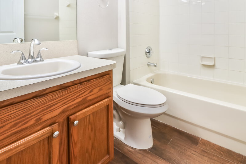 2,350/Mo, 742 Star Pointe Dr Seffner, FL 33584 Bathroom View