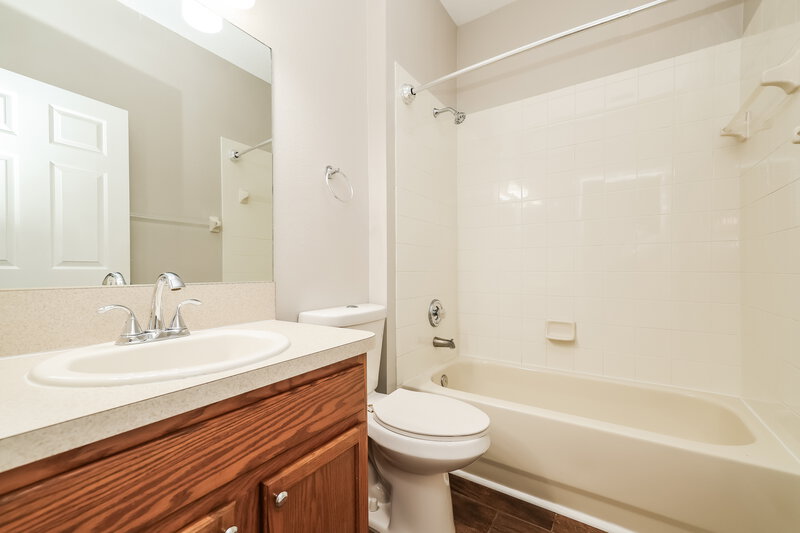 2,260/Mo, 742 Star Pointe Dr Seffner, FL 33584 Bathroom View