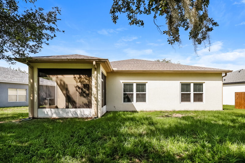 2,260/Mo, 742 Star Pointe Dr Seffner, FL 33584 Rear View