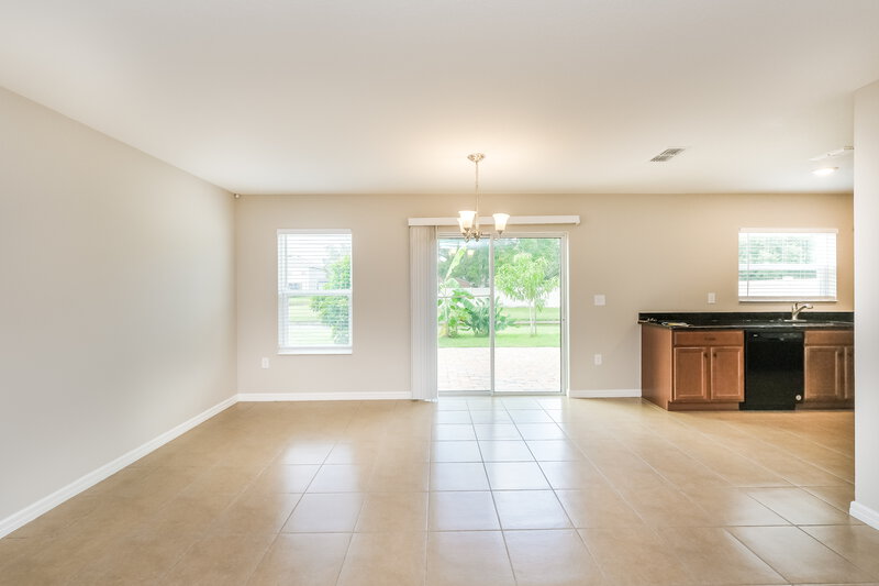 2,280/Mo, 10713 Southern Forest Dr Riverview, FL 33578 Living Room View 2