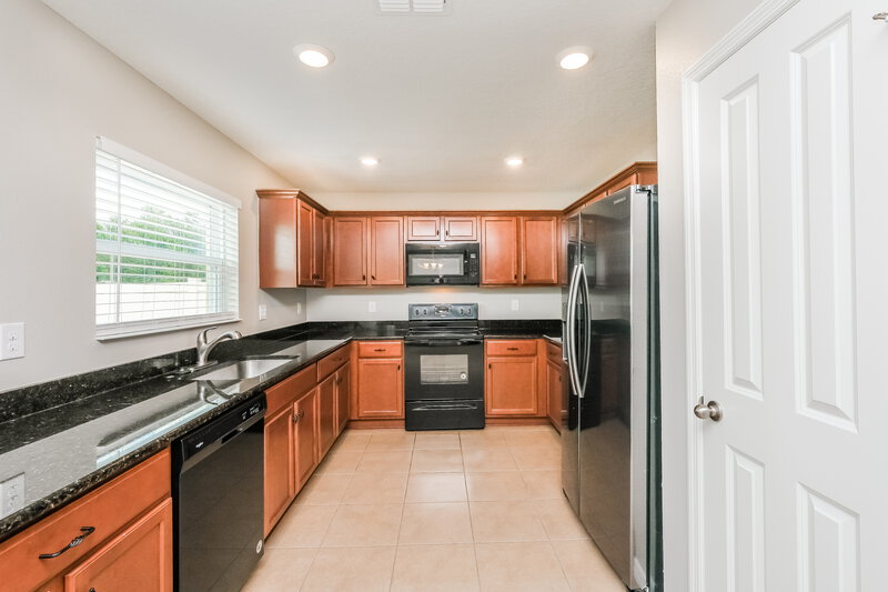 2,280/Mo, 10713 Southern Forest Dr Riverview, FL 33578 Kitchen View