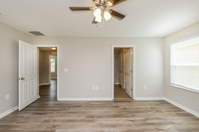 2,280/Mo, 10713 Southern Forest Dr Riverview, FL 33578 Main Bedroom View 2