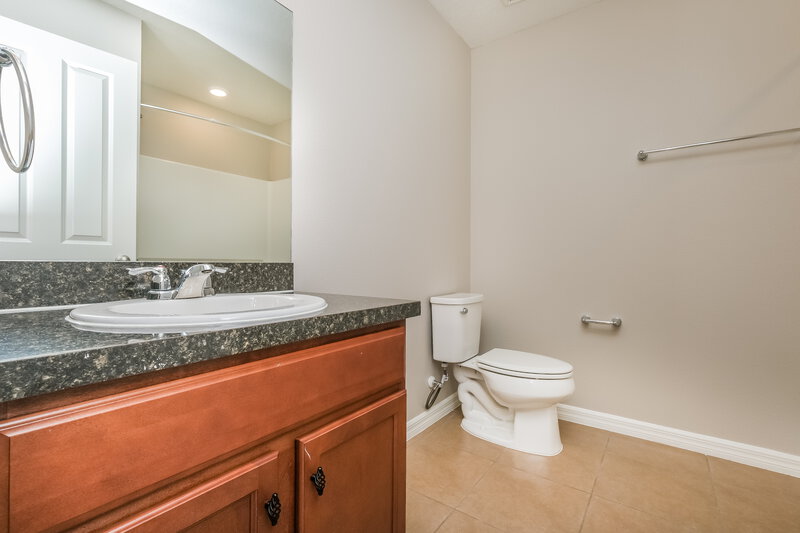 2,280/Mo, 10713 Southern Forest Dr Riverview, FL 33578 Bathroom View