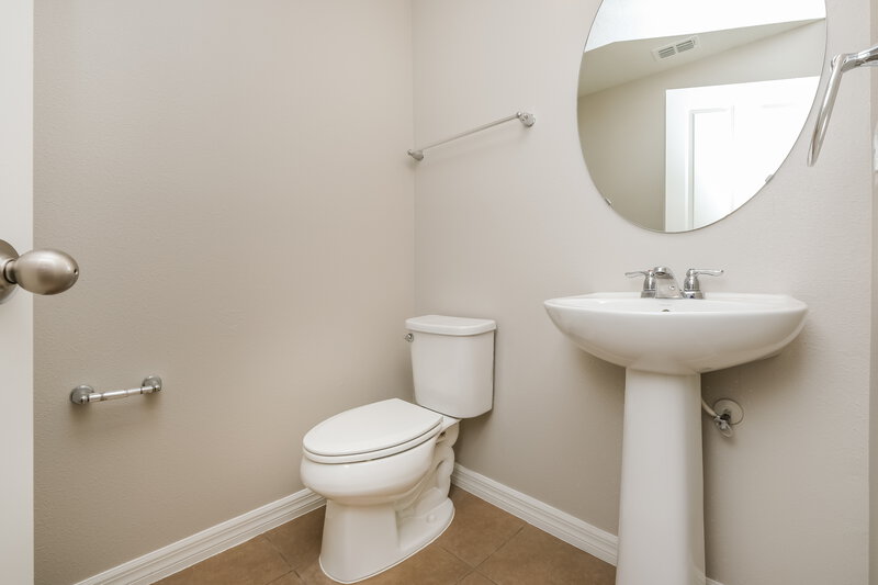 2,280/Mo, 10713 Southern Forest Dr Riverview, FL 33578 Bathroom View 2