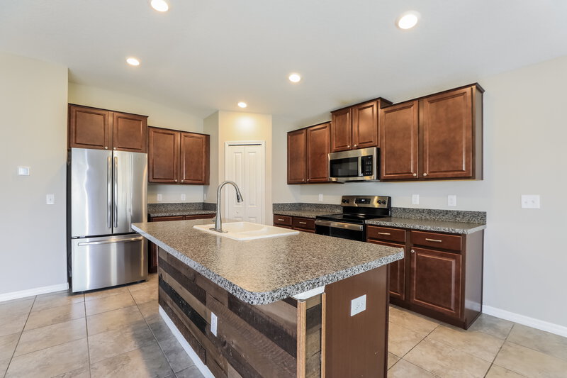 2,145/Mo, 7005 Trent Creek Dr Ruskin, FL 33573 Kitchen View