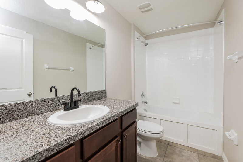 2,145/Mo, 7005 Trent Creek Dr Ruskin, FL 33573 Bathroom View