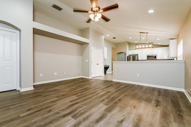 2,225/Mo, 315 Delwood Breck St Ruskin, FL 33570 Dining Room View 2