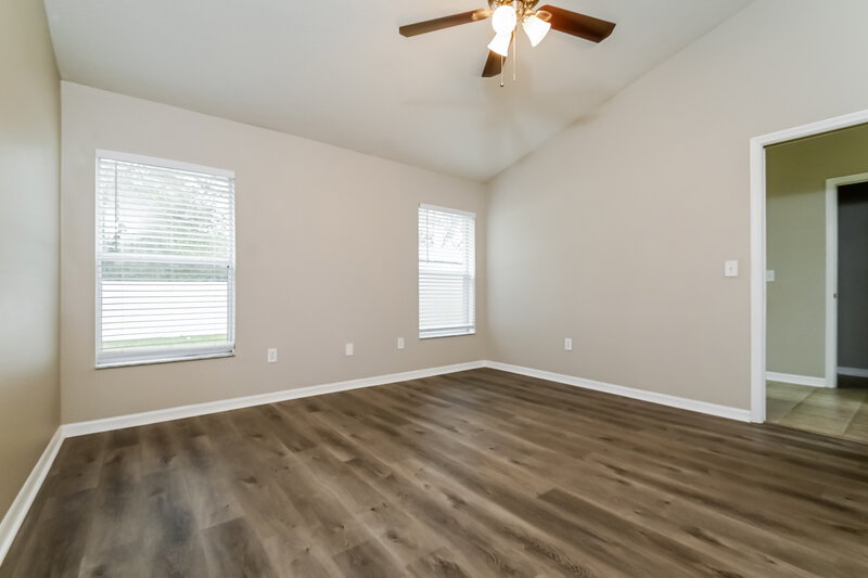 2,225/Mo, 315 Delwood Breck St Ruskin, FL 33570 Main Bedroom View