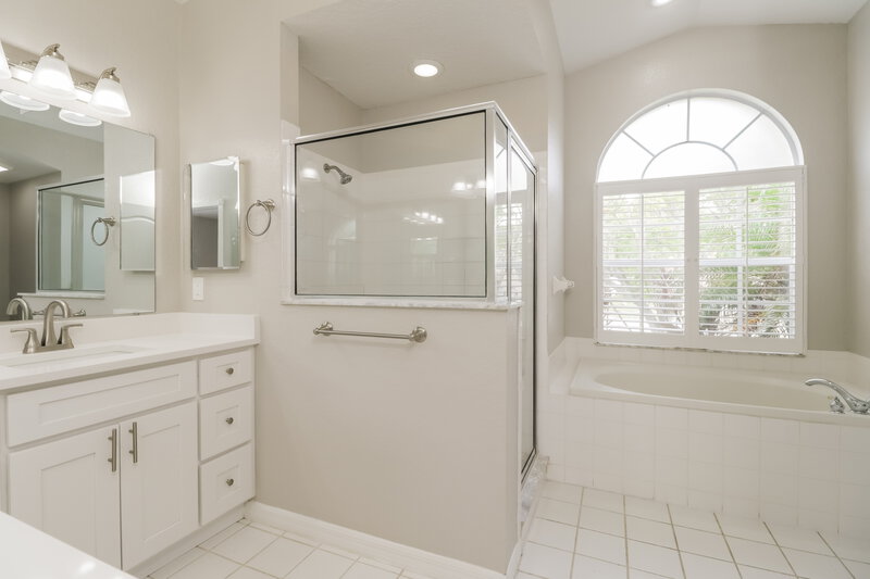3,910/Mo, 1837 Tangledvine Dr Zephyrhills, FL 33543 Bathroom View