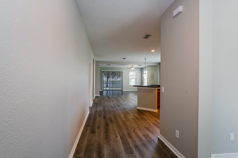 2,210/Mo, 7912 Camden Woods Dr Tampa, FL 33619 Foyer View