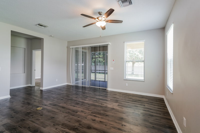 2,210/Mo, 7912 Camden Woods Dr Tampa, FL 33619 Living Room View 2
