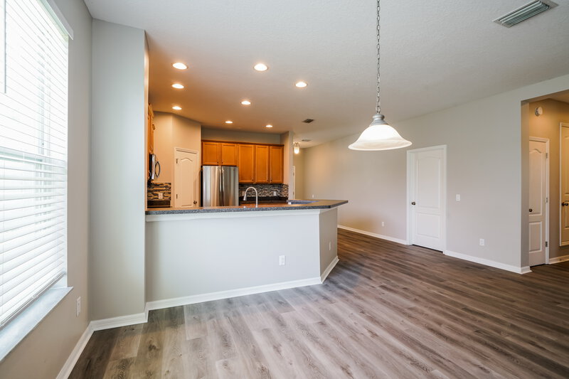 2,210/Mo, 7912 Camden Woods Dr Tampa, FL 33619 Dining Room View 2