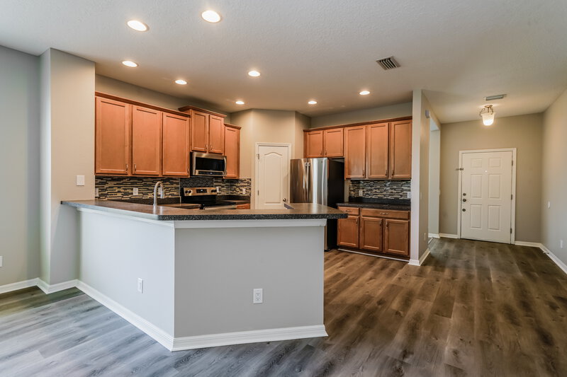 2,210/Mo, 7912 Camden Woods Dr Tampa, FL 33619 Kitchen View
