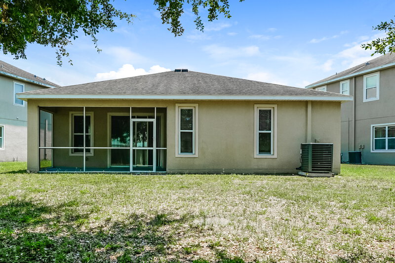 2,210/Mo, 7912 Camden Woods Dr Tampa, FL 33619 Rear View