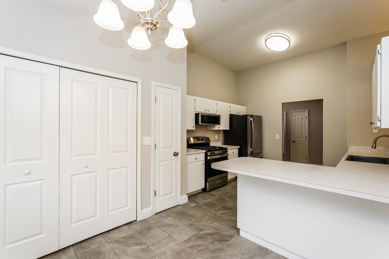 2,350/Mo, 1745 Kirtley Dr Brandon, FL 33511 Kitchen View 2