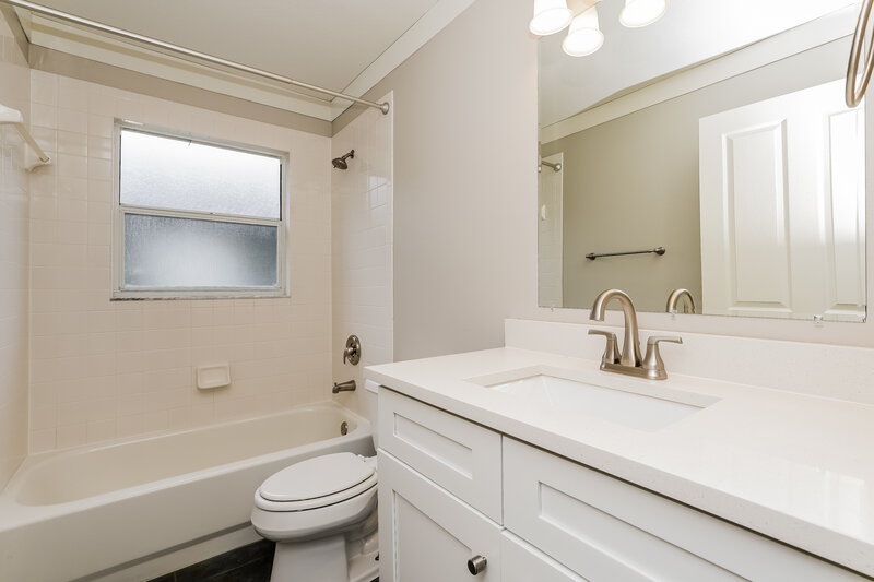 2,350/Mo, 1745 Kirtley Dr Brandon, FL 33511 Bathroom View