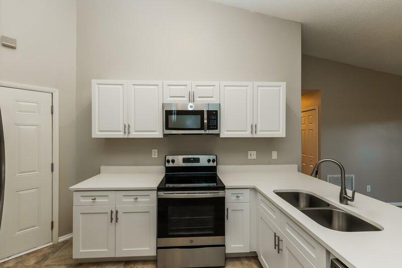 2,025/Mo, 213 Belfort Pl Valrico, FL 33594 Kitchen View