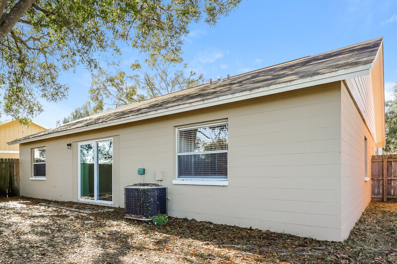 2,025/Mo, 213 Belfort Pl Valrico, FL 33594 Rear View