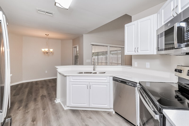 2,255/Mo, 6013 Crickethollow Dr Riverview, FL 33578 Kitchen View 2
