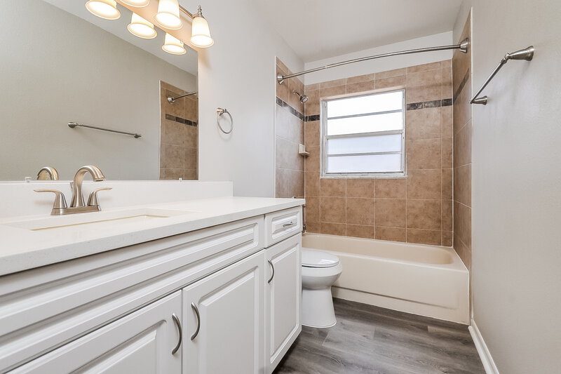 2,255/Mo, 6013 Crickethollow Dr Riverview, FL 33578 Bathroom View