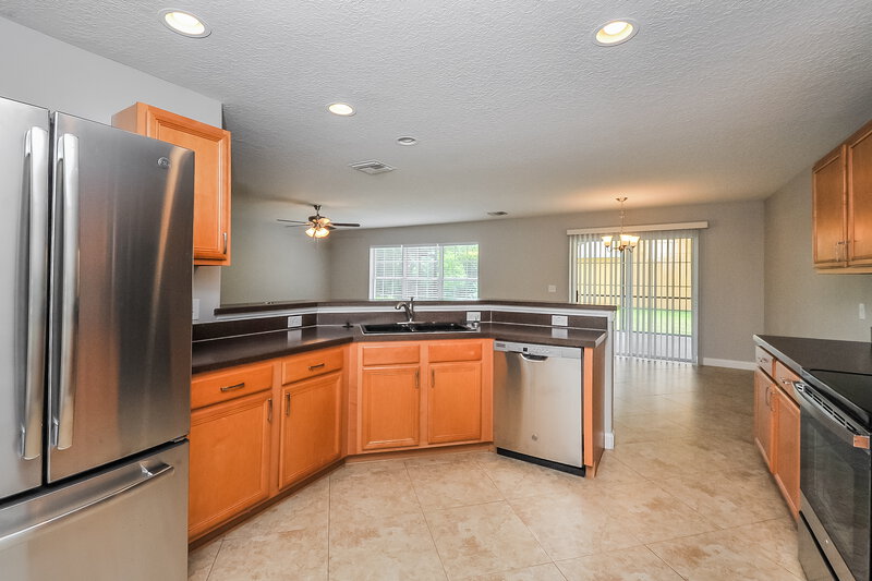2,565/Mo, 10603 Marsanne Pl Riverview, FL 33578 Kitchen View
